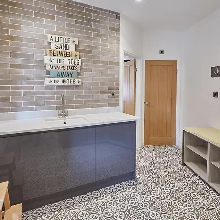 Host & - Hoggarth House